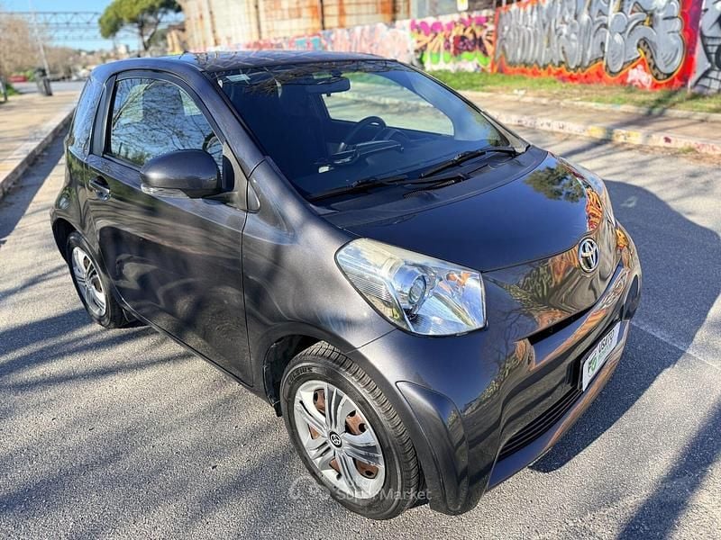 Usata Toyota iQ 68 CV (50 kW) 2014 Grigio Utilitaria
