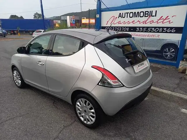 Usata Lancia Ypsilon Silver 84 CV (61 kW) 2012 Grigio/bronzo metallizzato Utilitaria