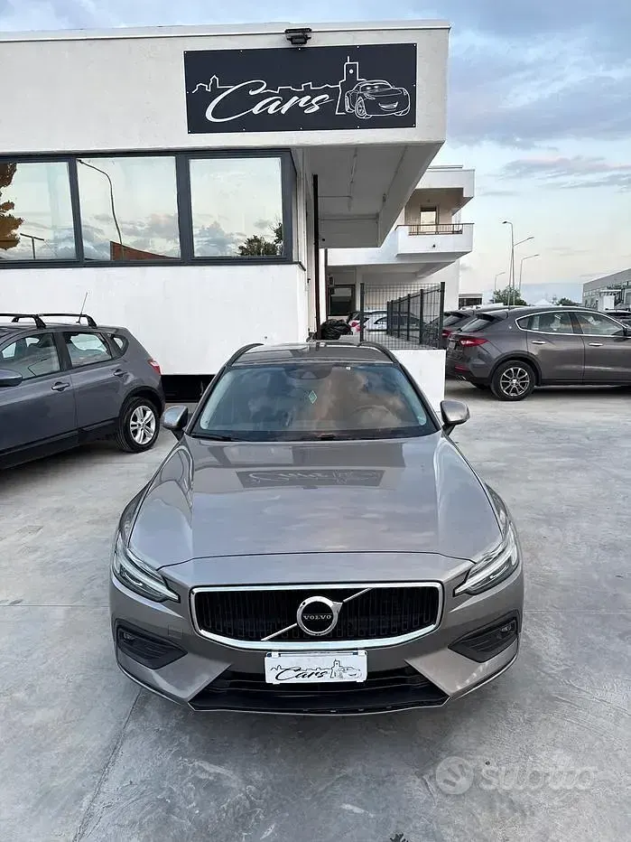 Usata Volvo V60 R-Design 150 CV (110 kW) 2019 Grigio Station wagon