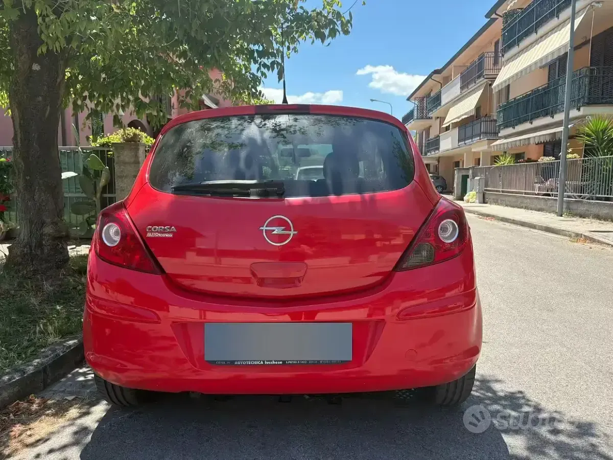 Usata Opel Corsa 80 CV (58 kW) 2010 Rosso Utilitaria