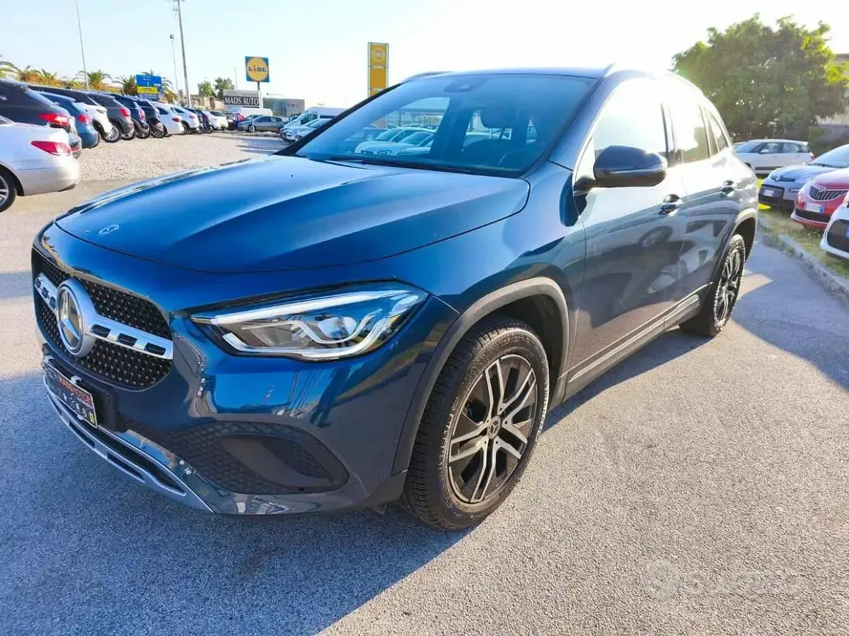 Usata Mercedes GLA180 136 CV (100 kW) 2022 Blu SUV
