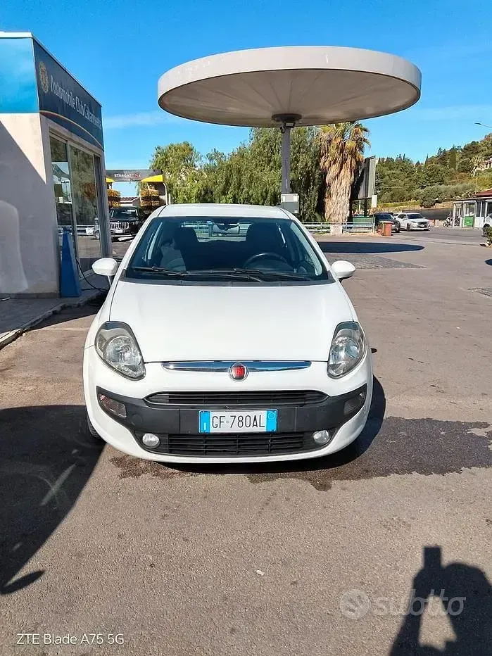Usata Fiat Punto 85 CV (62 kW) 2010 Bianco Utilitaria