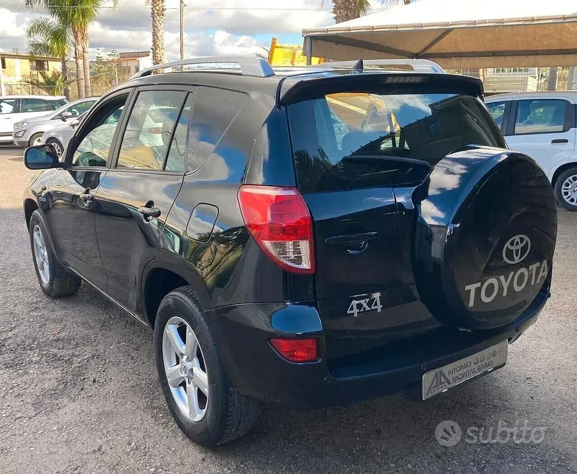 Usata Toyota RAV4 136 CV (100 kW) 2006 Nero SUV