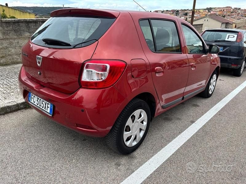 Usata Dacia Sandero Ambiance 75 CV (55 kW) 2016 Rosso Berlina