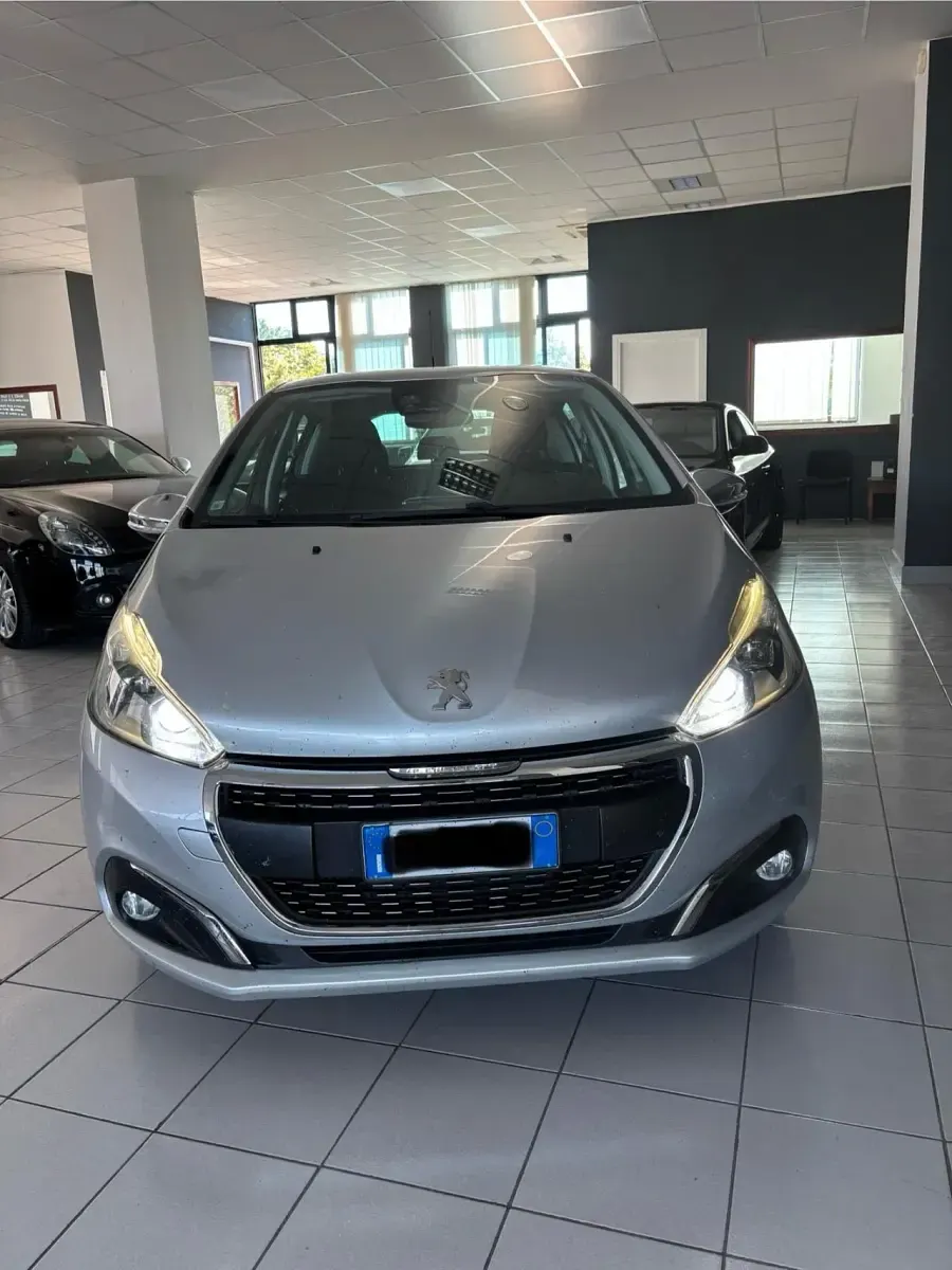 Usata Peugeot 208 Allure 75 CV (55 kW) 2017 Argento Utilitaria