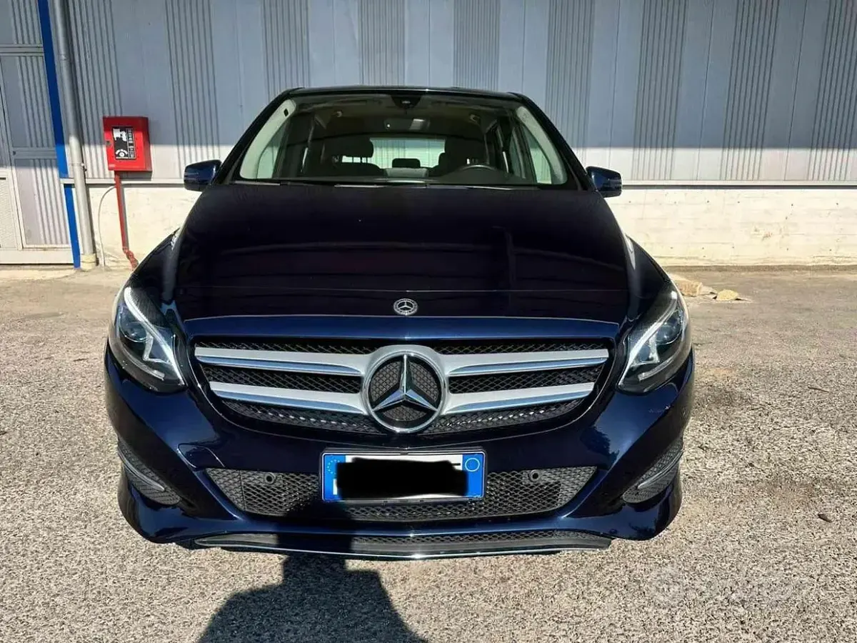 Usata Mercedes B160 Business 90 CV (66 kW) 2018 Blu Utilitaria