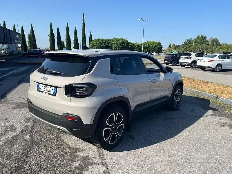 Usata Jeep Avenger Summit 110 CV (80 kW) 2025 Beige SUV