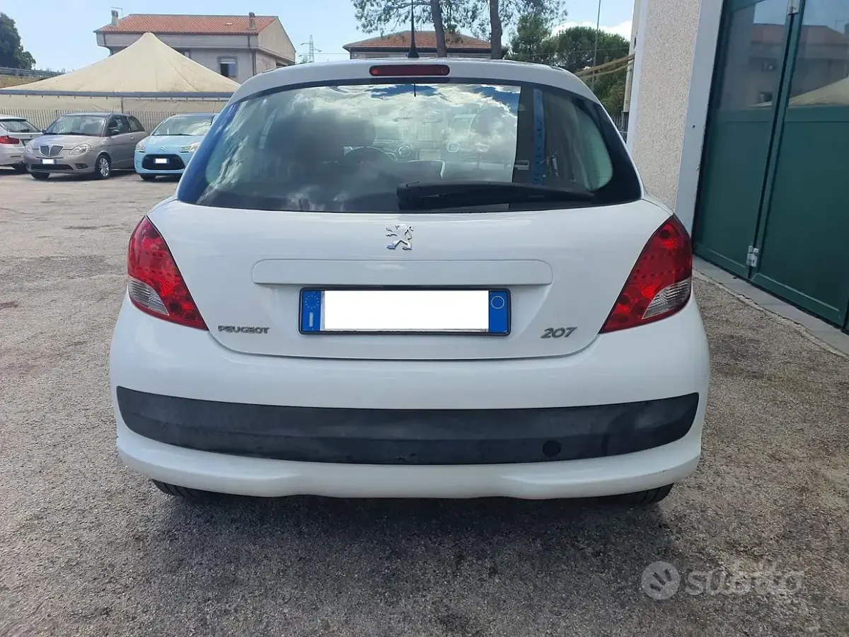 Usata Peugeot 207 68 CV (50 kW) 2012 Bianco Berlina
