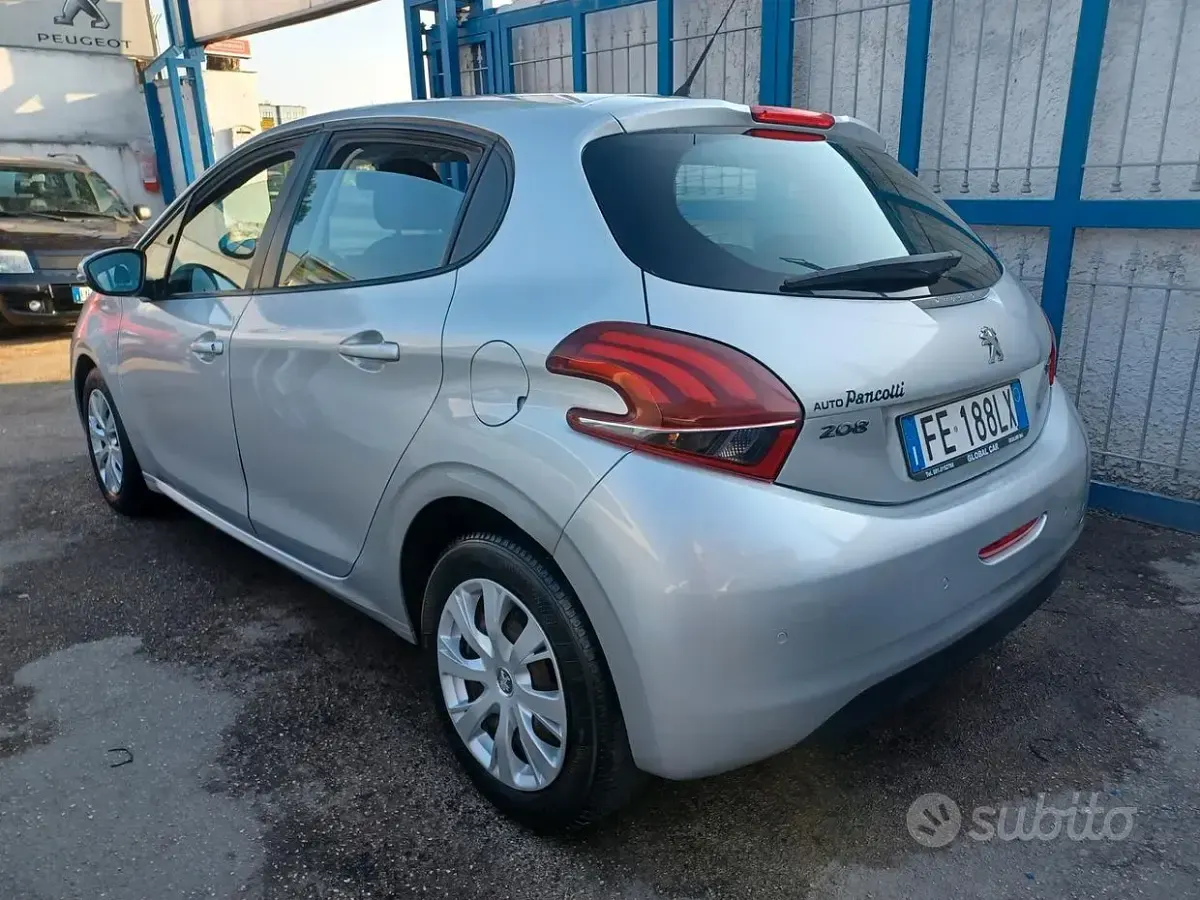 Usata Peugeot 208 82 CV (60 kW) 2016 Grigio Utilitaria