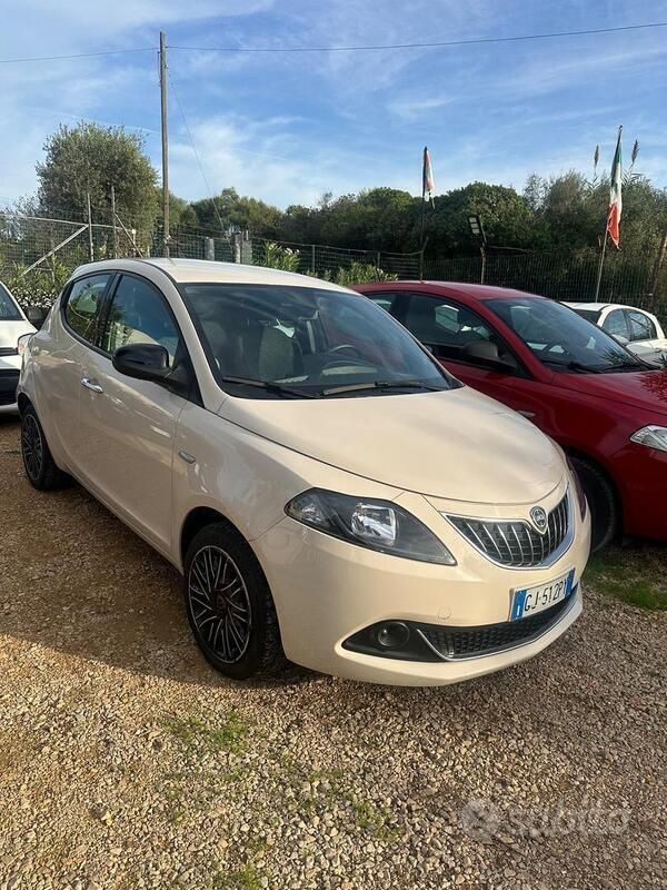 Beige Usata 2022 Lancia Ypsilon Silver Due volumi | 14.000 € (Molto cara) - Immagine 1/4