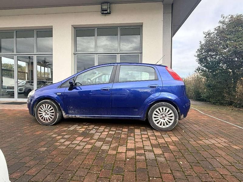 Usata Fiat Grande Punto Dynamic 90 CV (66 kW) 2006 Blu/azzurro Utilitaria