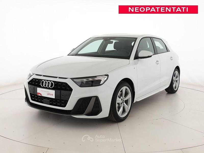 Bianco ghiaccio metallizzato Usata 2023 Audi A1 Sportback S-Line Due volumi | 26.000 € (Buon prezzo) - Immagine 1/4
