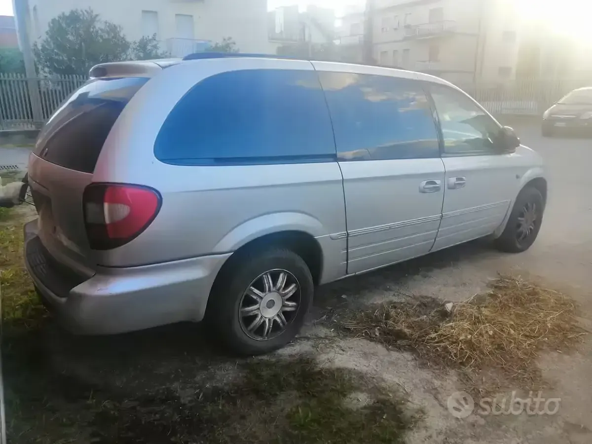 Usata Chrysler Grand Voyager 150 CV (110 kW) 2007 Grigio Monovolume