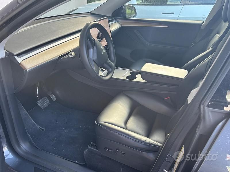 Usata Tesla Model Y Long Range AWD 378 kW (514 CV) 2022 Grigio SUV