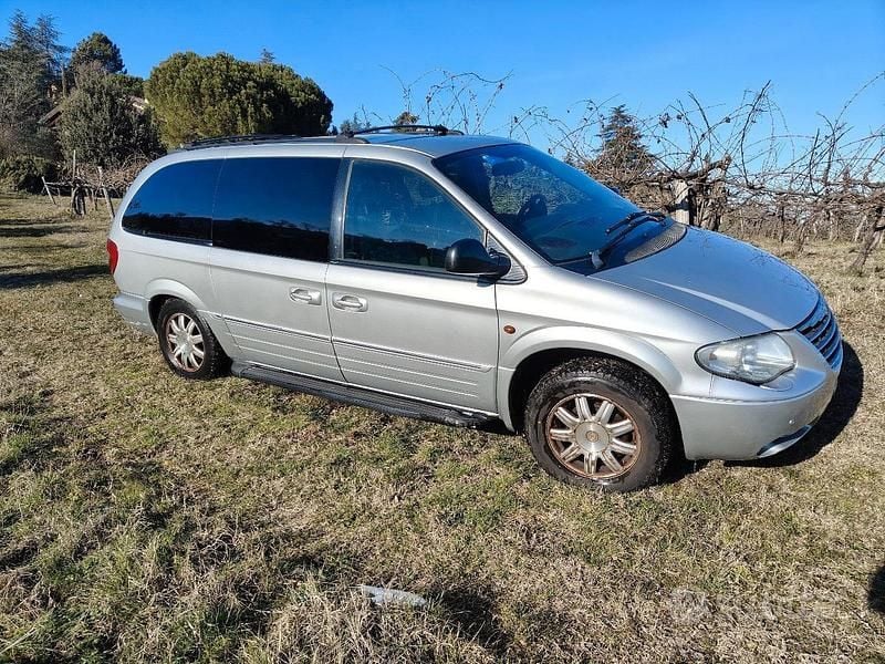 Usata Chrysler Grand Voyager 2005 Grigio Monovolume