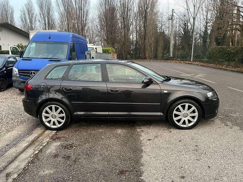 Grigio Usata 2007 Audi A3 Ambiente Tre volumi | 3900 € (Buon prezzo) - Immagine 1/4