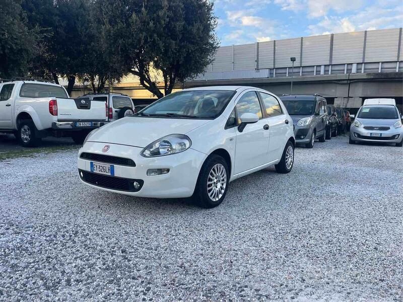 Bianco Usata 2015 Fiat Punto Lounge Due volumi | 6999 € (Cara) - Immagine 1/4