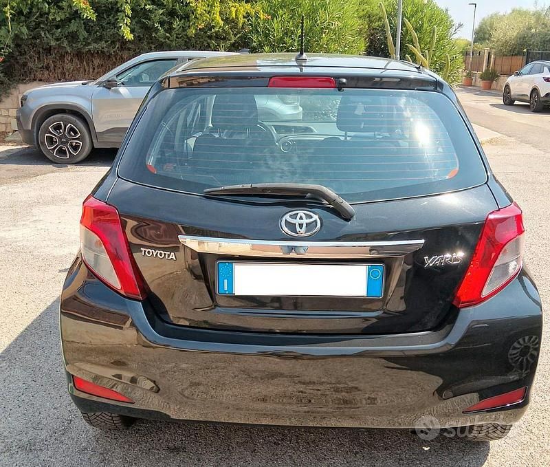 Usata Toyota Yaris 90 CV (66 kW) 2012 Utilitaria