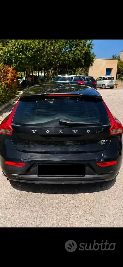 Gebraucht Volvo V40 120 PS (88 kW) 2016 Schwarz Limousine