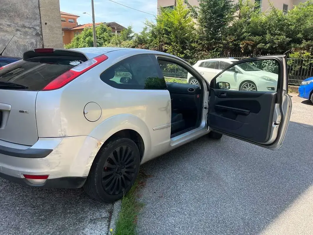 Usata Ford Focus 90 CV (66 kW) 2007 Berlina