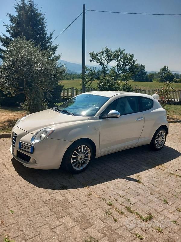 Bianco Usata 2012 Alfa Romeo MiTo Due volumi | 6200 € - Immagine 1/4