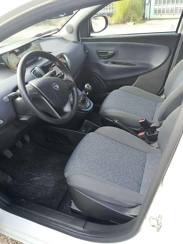 Usata Lancia Ypsilon Platinum 69 CV (50 kW) 2023 Utilitaria