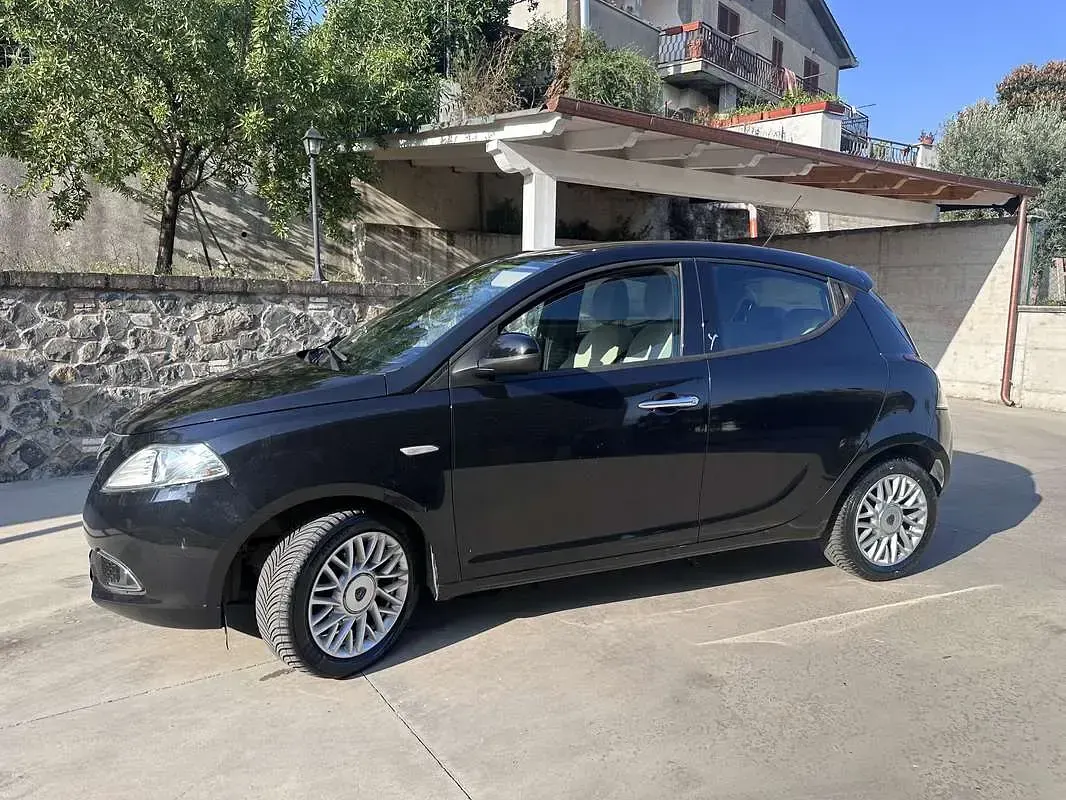 Usata Lancia Ypsilon Gold 95 CV (69 kW) 2014 Utilitaria