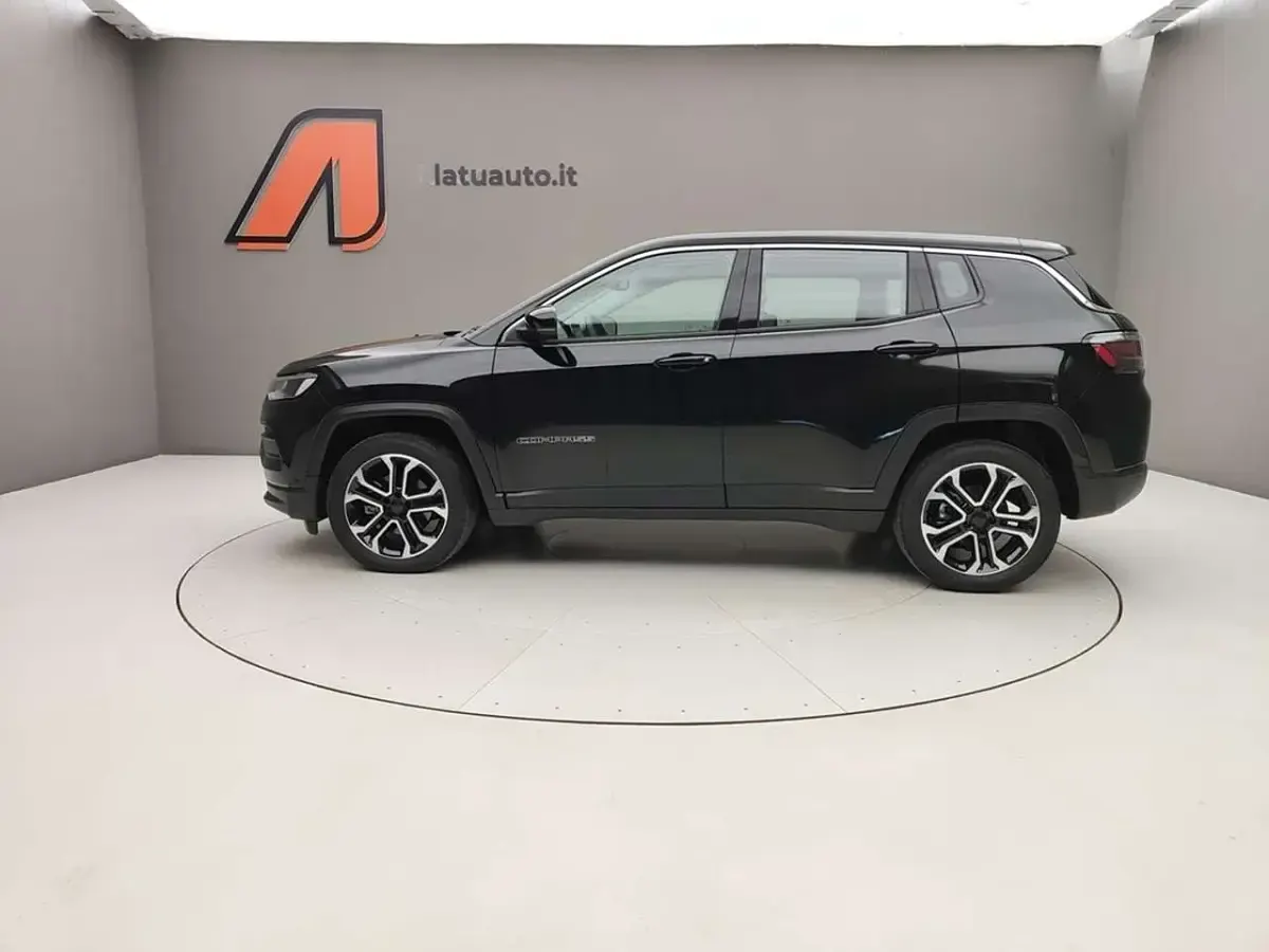 Usata Jeep Compass Altitude 131 CV (96 kW) 2024 Solid black SUV