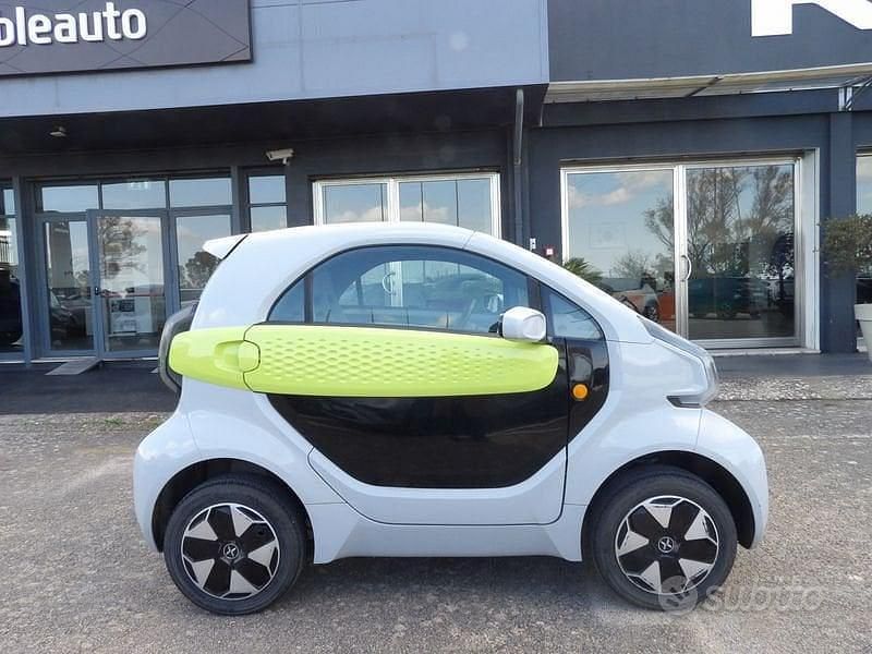 Usata XEV Yoyo 49 kW (67 CV) 2023 Grigio Utilitaria