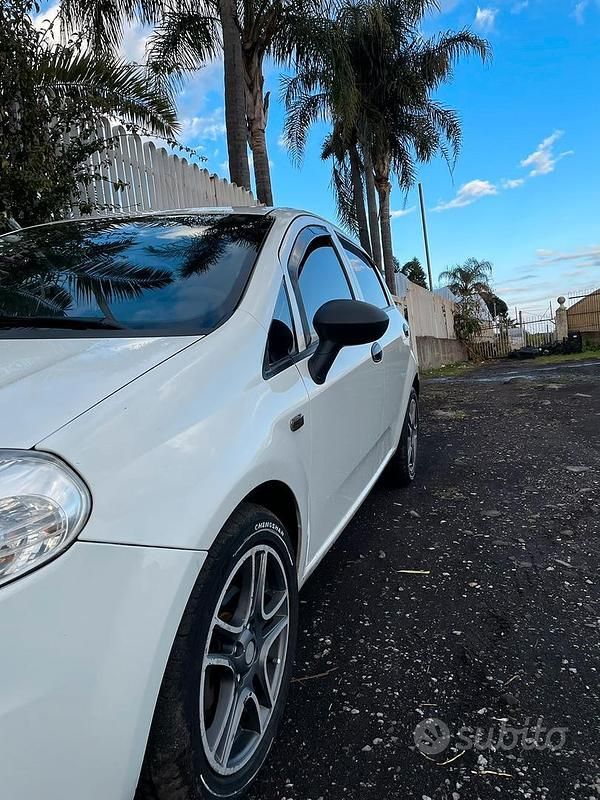 Usata Fiat Grande Punto 75 CV (55 kW) 2010 Bianco Utilitaria