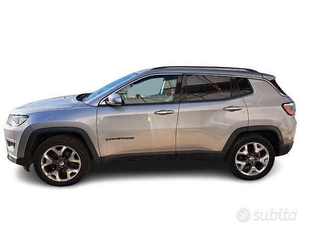 Usado Jeep Compass Limited 120 CV (88 kW) 2018 Gris SUV
