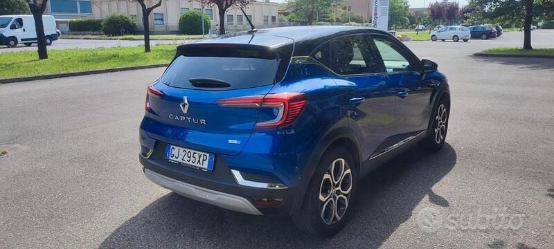 Usata Renault Captur 94 CV (69 kW) 2022 Blu SUV