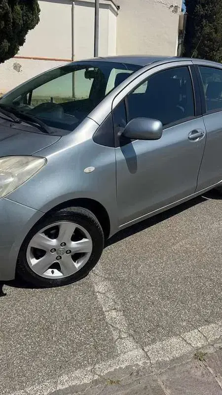 Usata Toyota Yaris Sol 90 CV (66 kW) 2006 Utilitaria