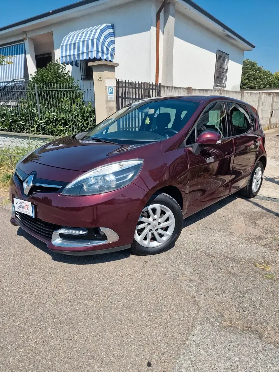 Usata Renault Scénic 110 CV (80 kW) 2014 Rosso Monovolume