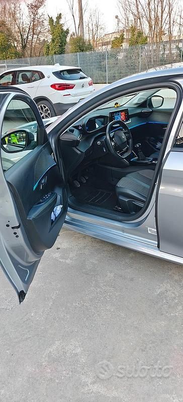 Usata Peugeot 208 Allure 101 CV (74 kW) 2021 Grigio Utilitaria