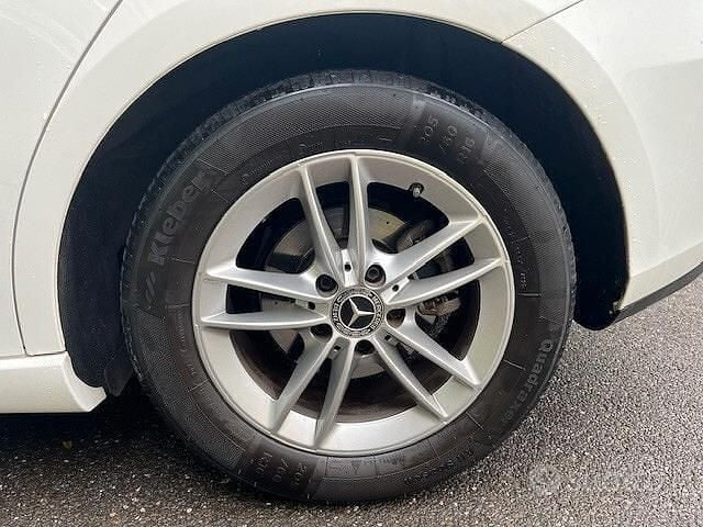Usata Mercedes B180 116 CV (85 kW) 2019 Bianco Monovolume