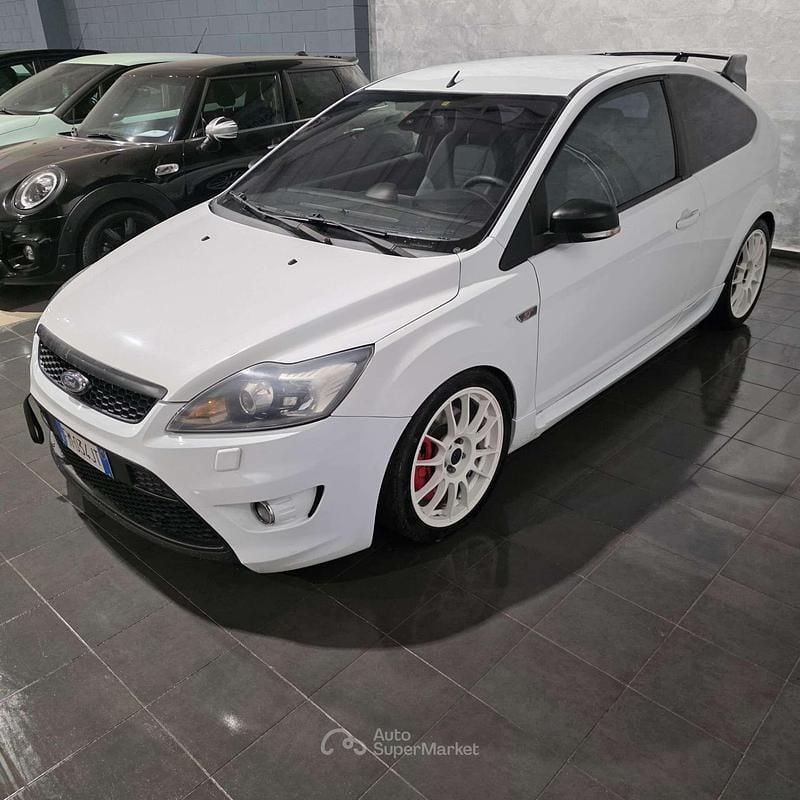 Usata Ford Focus ST 226 CV (166 kW) 2008 Bianco Berlina
