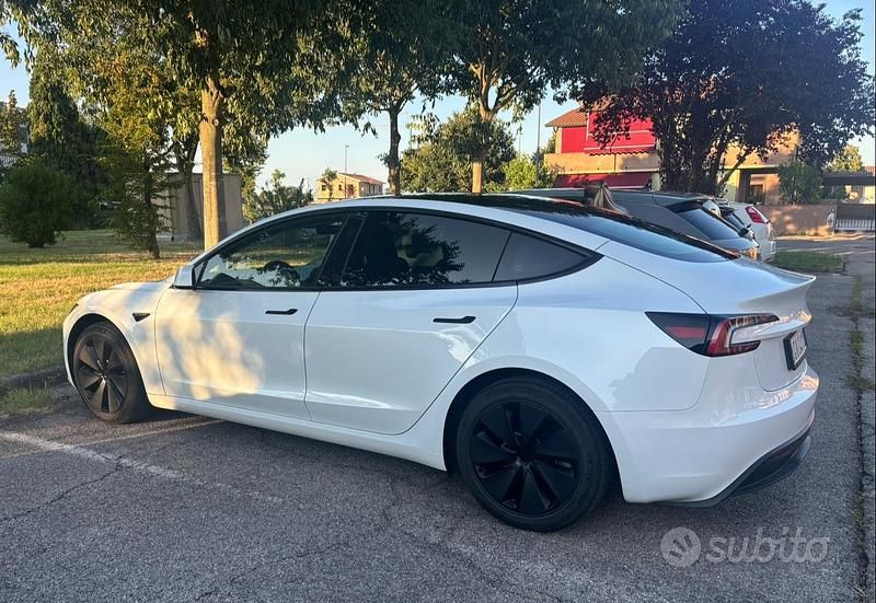 Bianco Usata 2024 Tesla Model 3 Tre volumi | 33.500 € (Buon prezzo) - Immagine 1/4