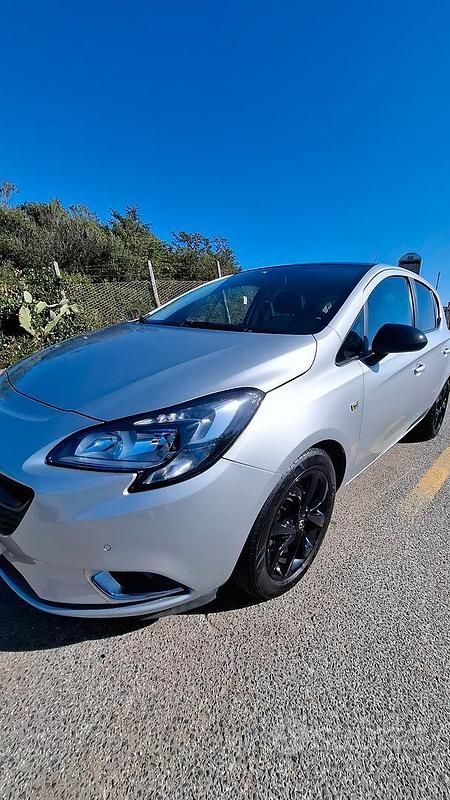 Grigio Usata 2019 Opel Corsa Tre volumi | 10.000 € (Buon prezzo) - Immagine 1/4