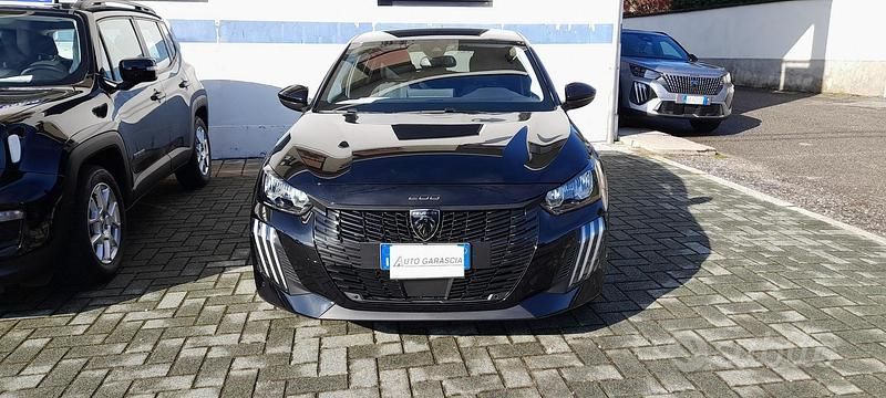 Usata Peugeot 208 Allure 101 CV (74 kW) 2025 Nero Utilitaria