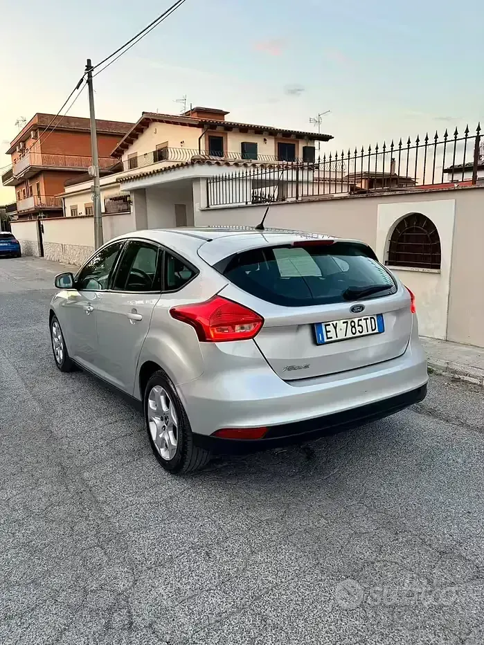 Usata Ford Focus 95 CV (69 kW) 2015 Grigio Berlina