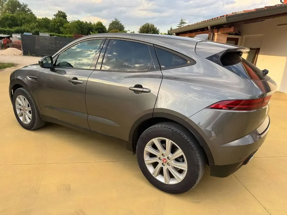 Usata Jaguar E-Pace SE 150 CV (110 kW) 2019 Grigio SUV