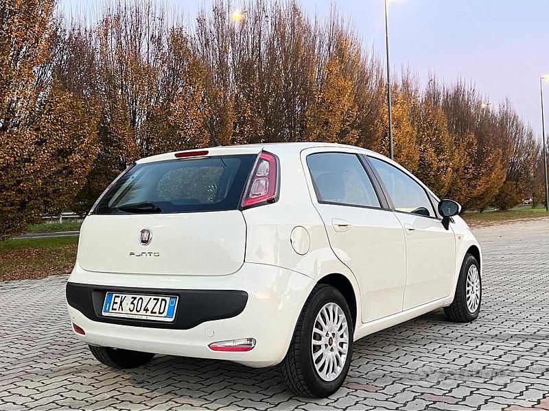 Usata Fiat Punto Evo Dynamic 70 CV (51 kW) 2011 Bianco Utilitaria