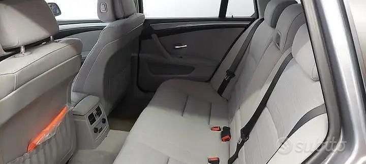 Begagnad BMW 523 190 HK (139 kW) 2007 Grå Kombi