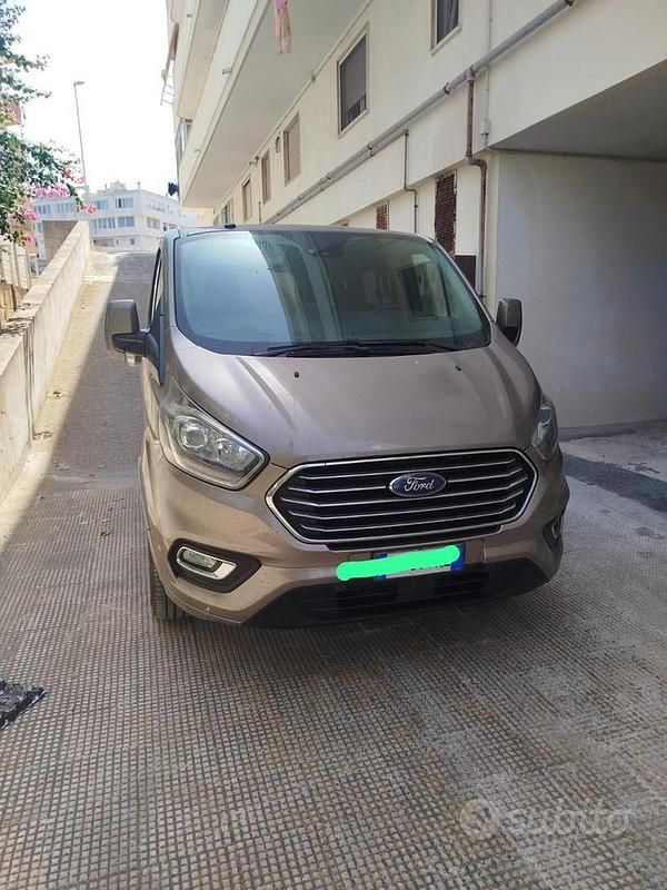 Usata Ford Tourneo Custom 136 CV (100 kW) 2021 Marrone Furgone