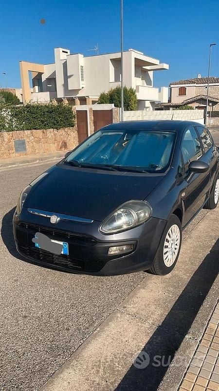 Grigio Usata 2011 Fiat Punto Evo Utilitaria | 4000 € (Buon prezzo) - Immagine 1/4