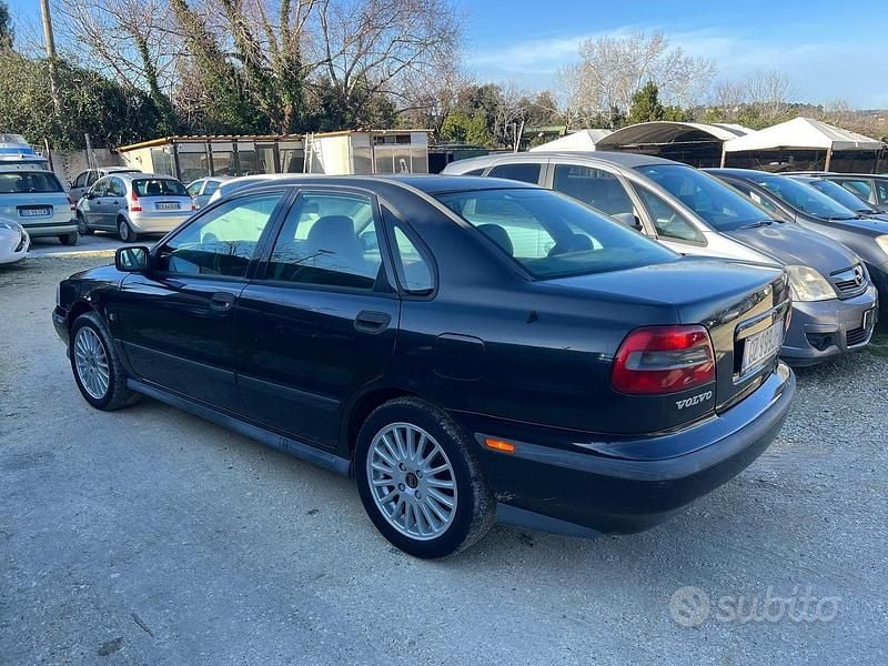 Usata Volvo S40 116 CV (85 kW) 1997 Nero Berlina