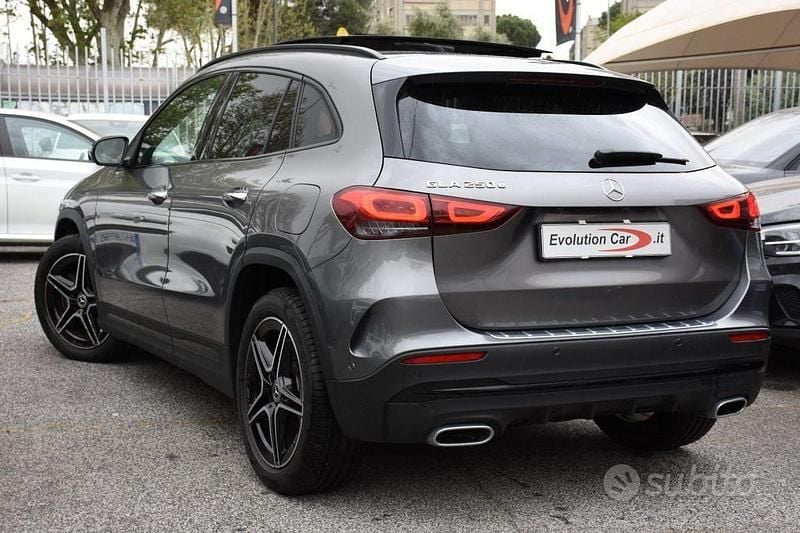 Usata Mercedes GLA250 Premium 160 CV (117 kW) 2022 Grigio metallizzato SUV