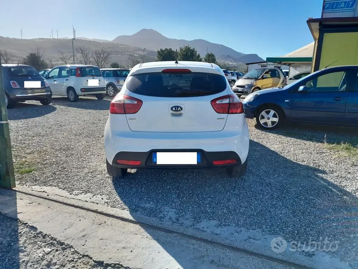 Usado Kia Rio 90 HP (66 kW) 2012 Branco Sedan