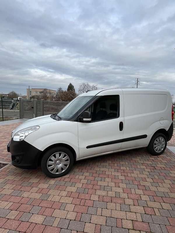 Usata Opel Combo 120 CV (88 kW) 2016 Monovolume